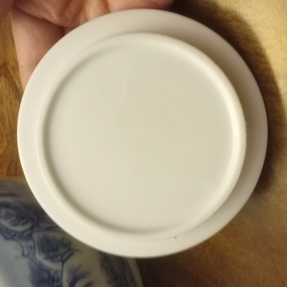 Vintage Asian Porcelain Lidded Pot - Picture 4 of 9